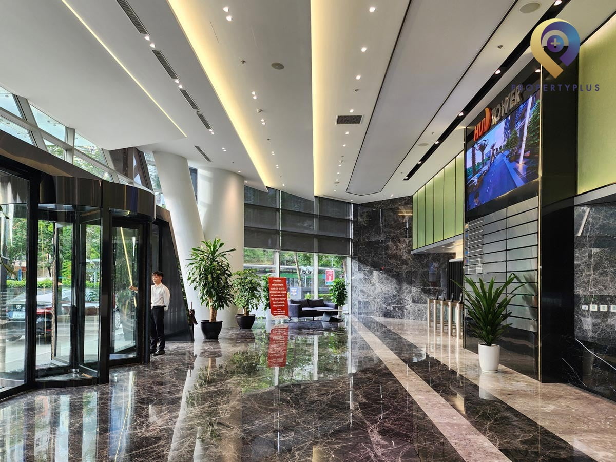 Sảnh lễ tân tầng 1 tòa nhà HUD Tower với thiết kế hiện đại và sang trọng - hình ảnh từ Property Plus